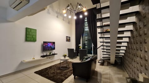 Communal lounge/ TV room, TV and multimedia, Living room, Seating area, Evening entertainment, hair dresser, air conditioner