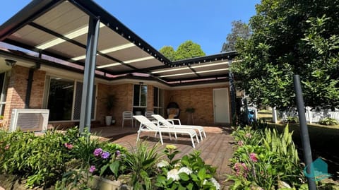 Property building, Patio, Day, Garden, Other, Garden view, sunbed