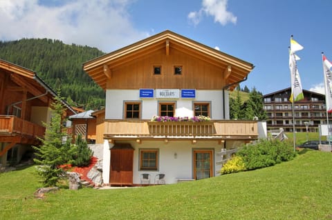 Property building, Spring, Natural landscape, Garden, Garden view, Mountain view