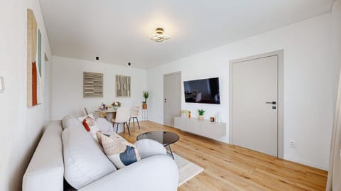 Communal lounge/ TV room, TV and multimedia, Kitchen or kitchenette, Living room