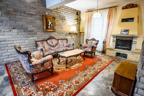 Seating area, flat iron
