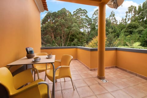 Property building, Balcony/Terrace, Living room