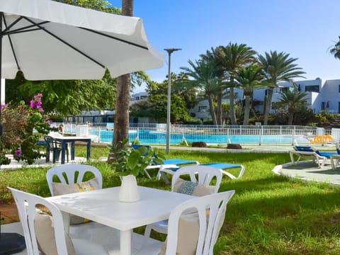 Patio, Garden, Garden view, Pool view, Swimming pool, sunbed