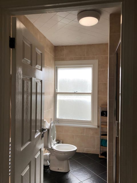 Toilet, Bathroom, Bathroom, Internal: Not applicable to any particular room