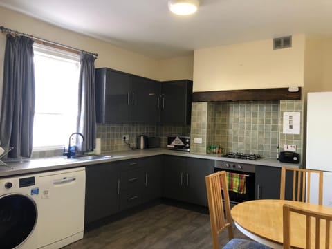 Kitchen or kitchenette, Dining area, Communal kitchen, Breakfast, dishwasher, minibar, pet friendly, stove, toaster, kitchen, Internal: Not applicable to any particular room