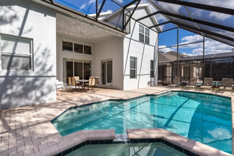 Property building, Patio, Day, Pool view, Swimming pool, sunbed