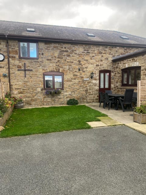 Property building, Patio, Facade/entrance