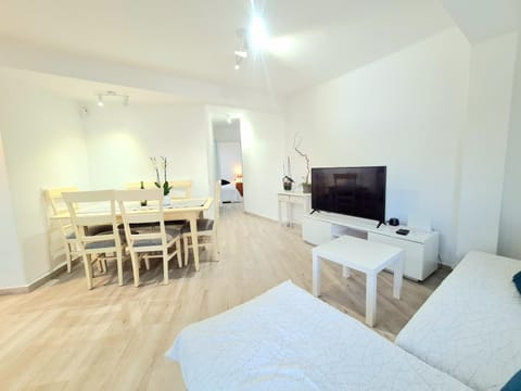 TV and multimedia, Living room, Dining area