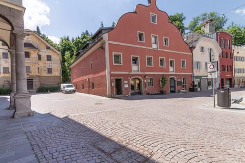 Property building, Day, Neighbourhood, City view, Street view