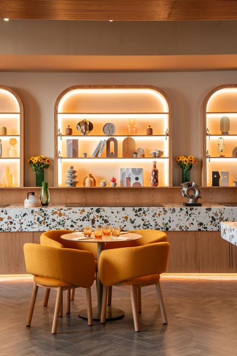 Restaurant/places to eat, Food and drinks, Food