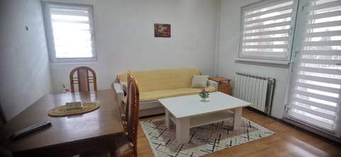 TV and multimedia, Living room, Dining area