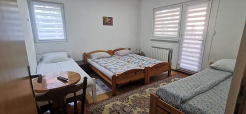 Bed, TV and multimedia, Bedroom