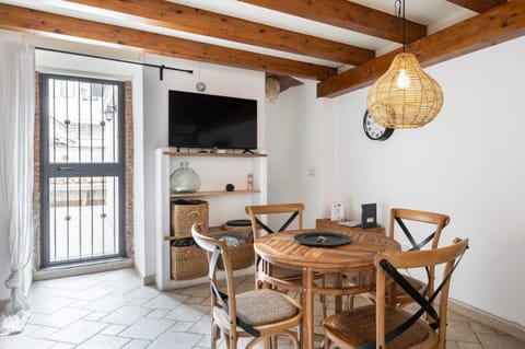 Seating area, Dining area