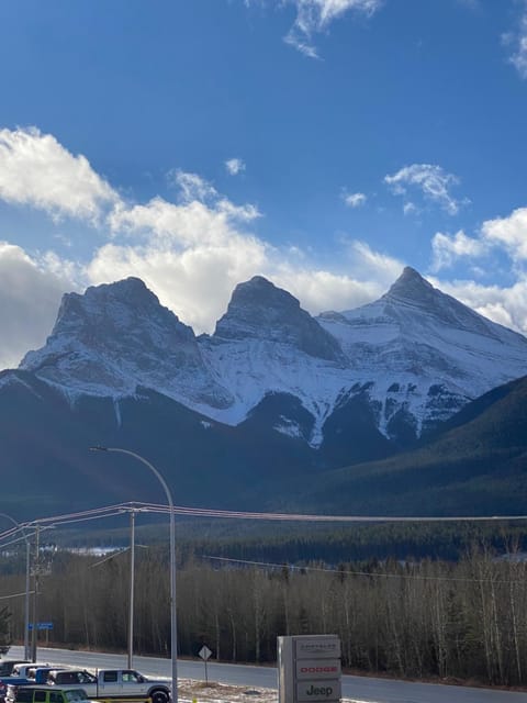 Nearby landmark, Natural landscape, Mountain view