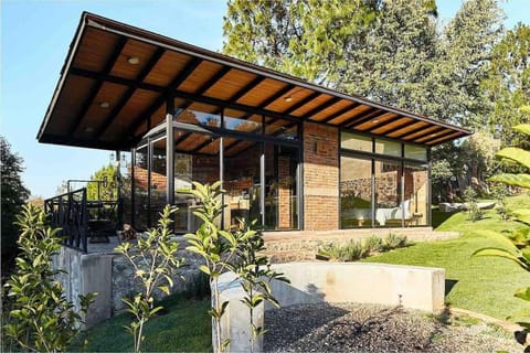 Facade/entrance, Balcony/Terrace