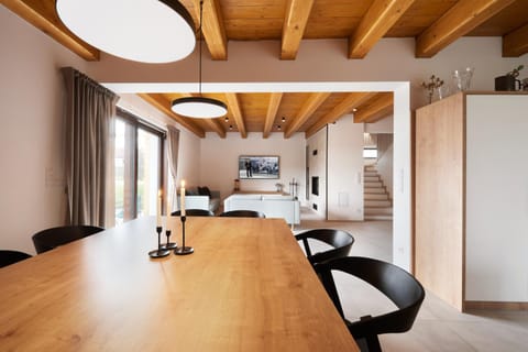 TV and multimedia, Living room, Seating area, Dining area, hair dresser