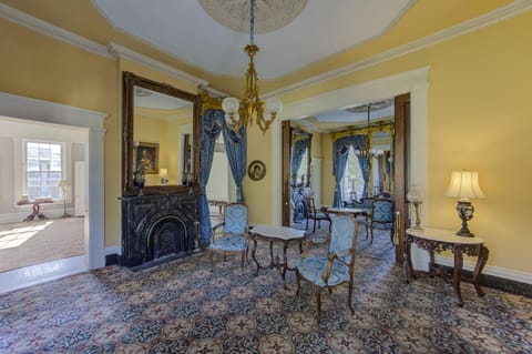 Living room, Seating area, Entertainment