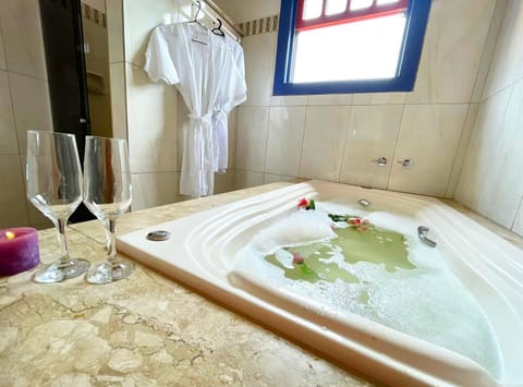 Hot Tub, Bathroom