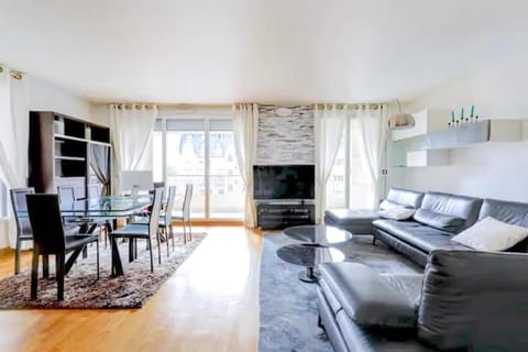 Luxury Apartment Terrace Trocadéro Eiffel Tower Climatisé Apartment in Paris