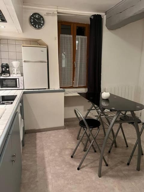 Chablis : petit studio en plein centre ville Apartment in Chablis