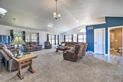 Spacious Massillon Log Cabin with Fire Pit! Cabin in Ohio