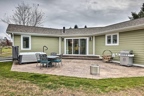 Guesthouse on Lonesome Hollow Hot Tub and Mtn Views House in Shenandoah Valley