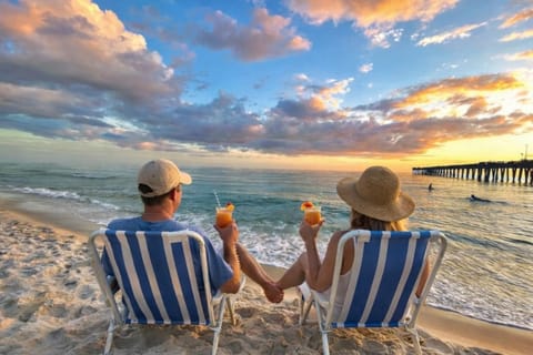 Steps To Beach & Breathtaking Ocean , Pier Park Views Sleeps 8 Apartment hotel in Panama City Beach