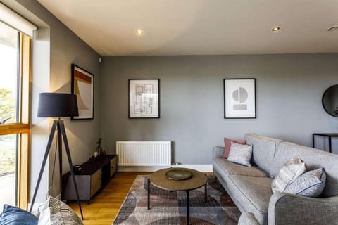 Private Room Available in Spacious High Rise Apartment with Park & City View Vacation rental in Dublin
