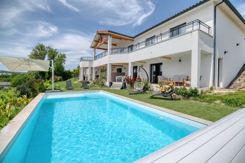 Spring, Day, Garden, Garden view, Pool view, Swimming pool, sunbed