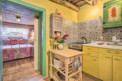 Artsy Santa Cruz Apartment with Shared Fire Pit! Apartment in New Mexico