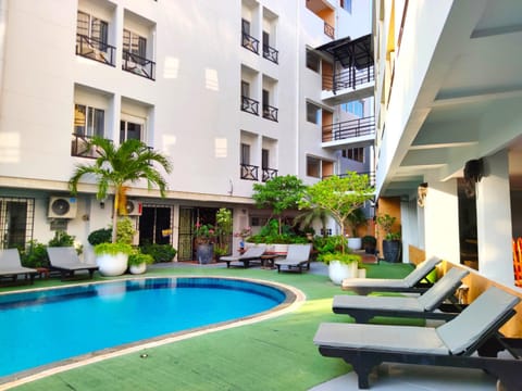 Swimming pool
