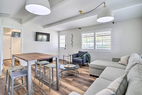 Less Than 1 Mi to El Paseo Cottage Oasis with Fire Pit House in Indian Wells