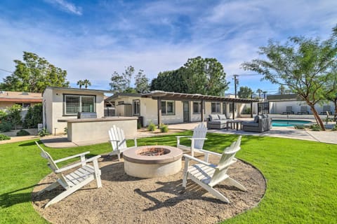 Less Than 1 Mi to El Paseo Cottage Oasis with Fire Pit House in Indian Wells