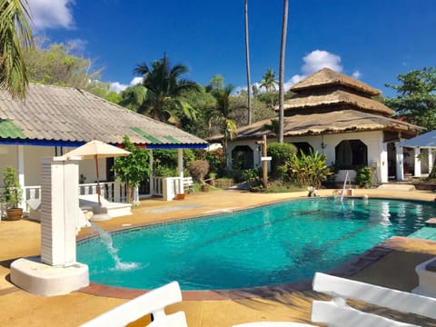 Property building, Garden view, Pool view, Swimming pool