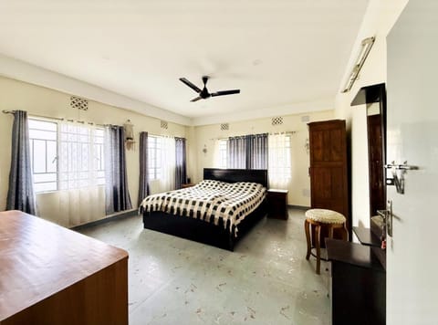 Bed, Photo of the whole room, Bedroom, air conditioner