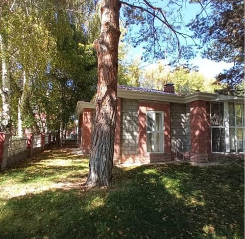 Property building, Day, Garden, Garden view