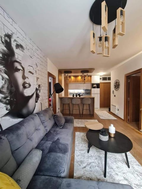 Kitchen or kitchenette, Living room, Seating area, Dining area, minibar