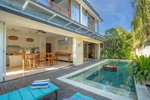 Property building, Pool view, Swimming pool, sunbed