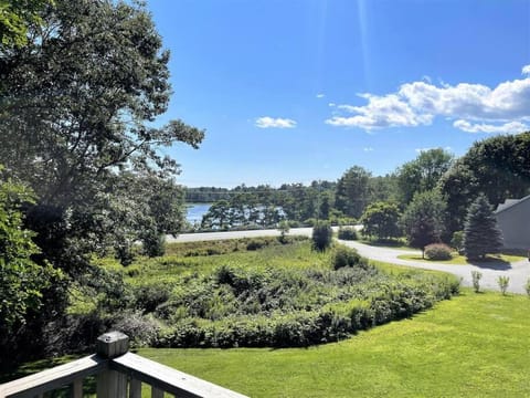 2 BR Home w/ Pondside View Backyard [Maine Escape] House in Salsbury Cove