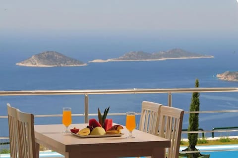Food, Sea view, Swimming pool, Drinks