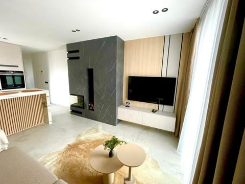 Communal lounge/ TV room, TV and multimedia, Living room