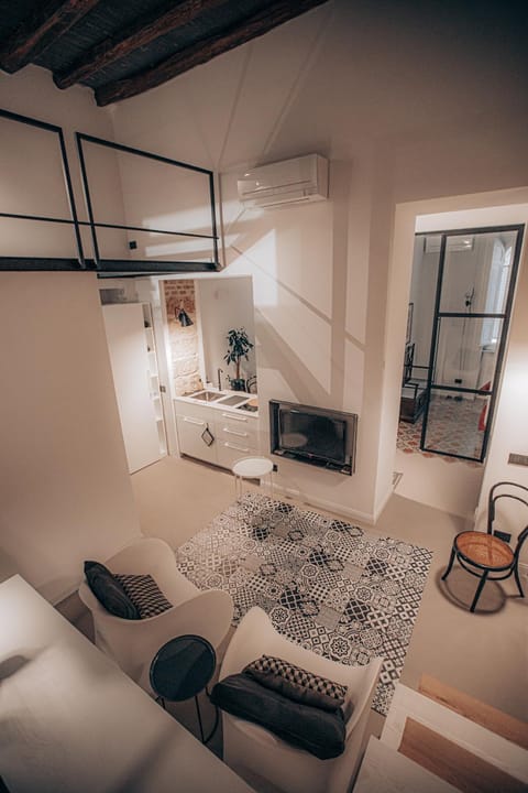 TV and multimedia, Kitchen or kitchenette, Living room, Seating area