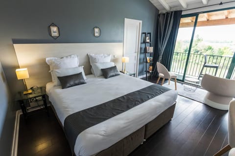 View (from property/room), Balcony/Terrace, Bedroom
