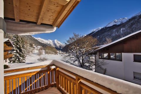 Winter, View (from property/room), Balcony/Terrace, Mountain view