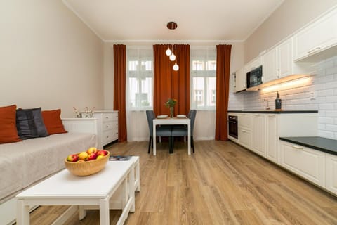 Kitchen or kitchenette, Dining area, minibar, pet friendly, stove