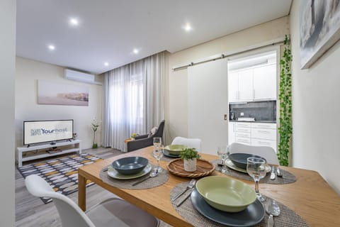 TV and multimedia, Kitchen or kitchenette, Living room, Dining area