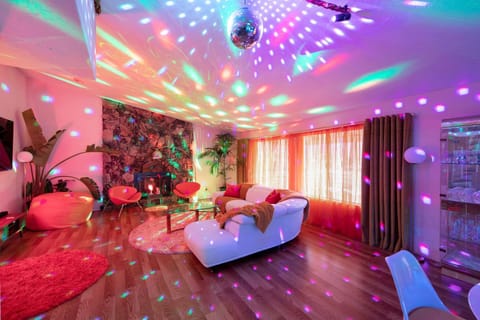 Disco House- The 70s Experience w Pool Spa House in Yucca Valley