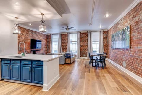 Chic 2BR Condo w Parking Near French Qtr House in French Quarter