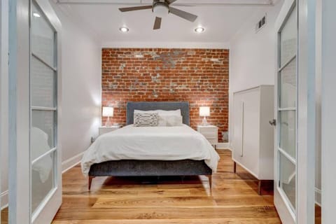 Chic 2BR Condo w Parking Near French Qtr House in French Quarter