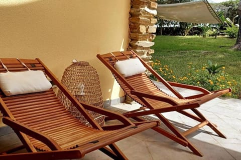 Patio, Day, Garden, Garden view, sunbed